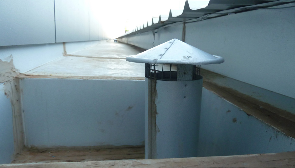 A non-compliant and inadequate overflow device